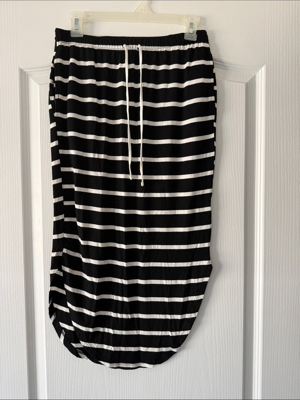Black and White Striped High-Low Drawstring Skirt/small
